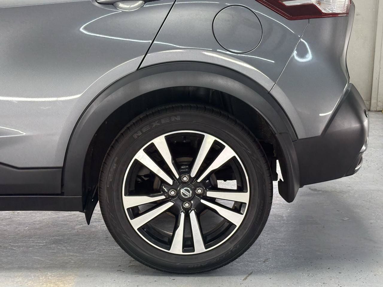 Used 2020 Nissan Kicks SR w/ SR Premium Package FWD image 6