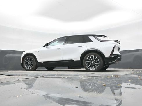 New 2025 Cadillac Lyriq Sport image 39