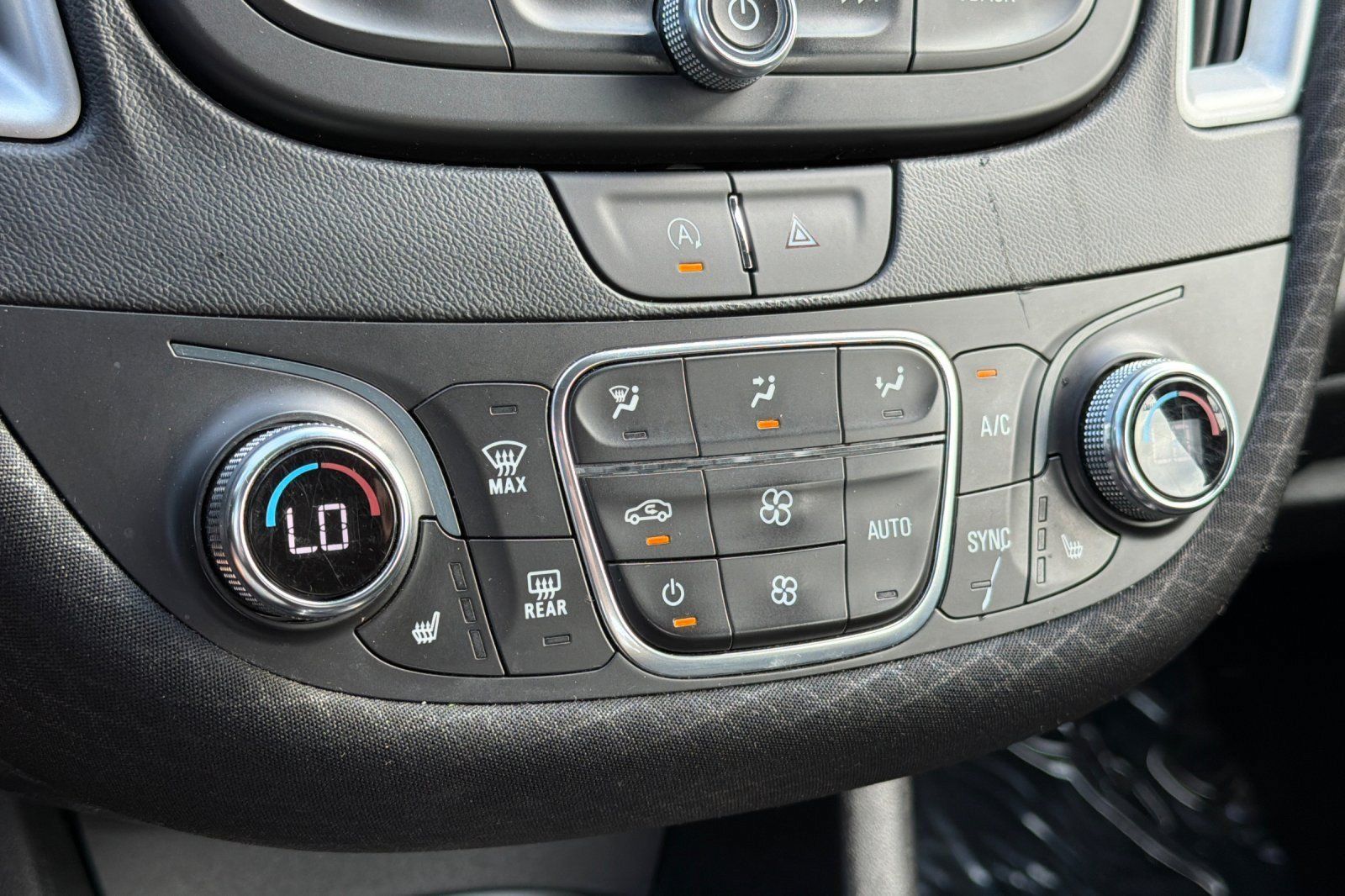 Used 2023 Chevrolet Malibu LT FWD image 16