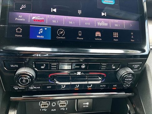 Used 2024 Jeep Grand Cherokee Limited image 23