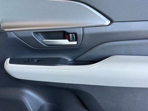 Certified 2025 Toyota Grand Highlander LE image 23