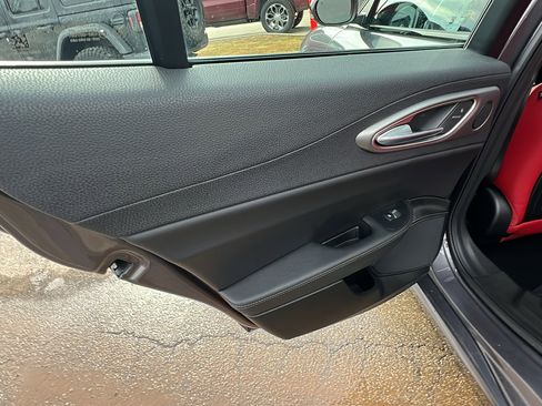 Used 2024 Alfa Romeo Giulia Veloce image 23