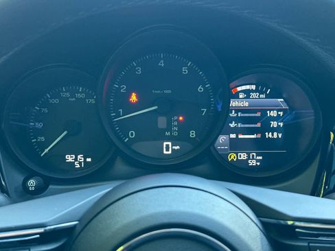 Used 2025 Porsche Macan image 28