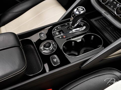 Used 2022 Bentley Bentayga image 50