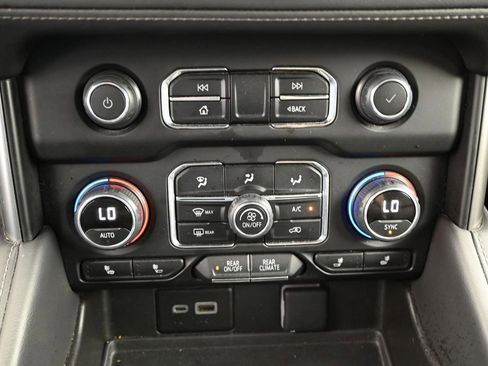 Used 2024 Chevrolet Suburban LT AWD/4WD image 16