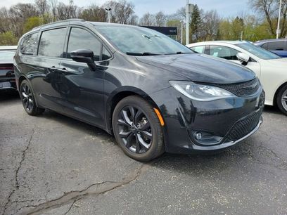 Used 2018 Chrysler Pacifica Limited w/ S Appearance Package