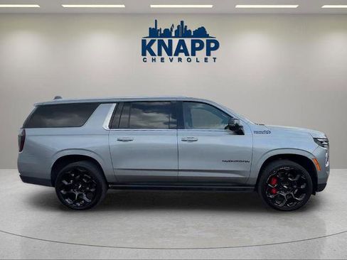 Used 2025 Chevrolet Suburban High Country AWD/4WD image 6