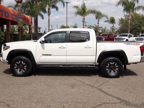 Used 2019 Toyota Tacoma TRD Off-Road AWD/4WD image 5