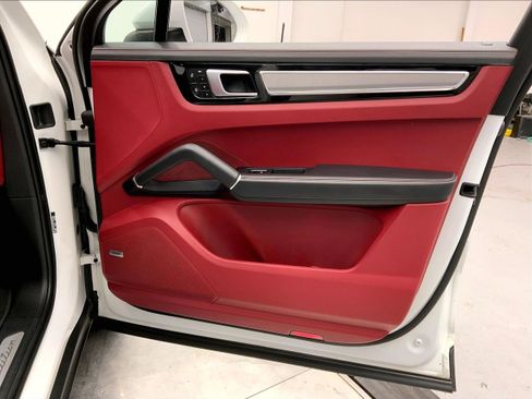 Used 2022 Porsche Cayenne Coupe image 28