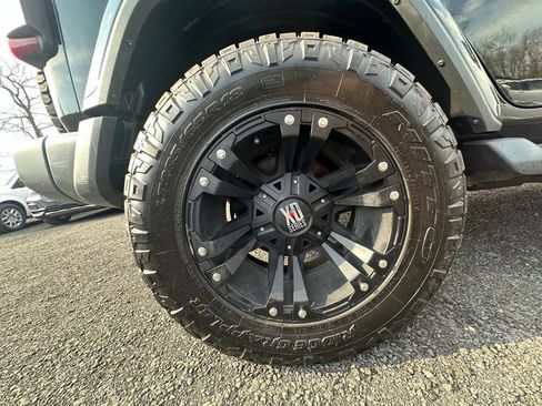 Used 2018 Jeep Wrangler Unlimited Sahara w/ Dual Top Group AWD/4WD image 39