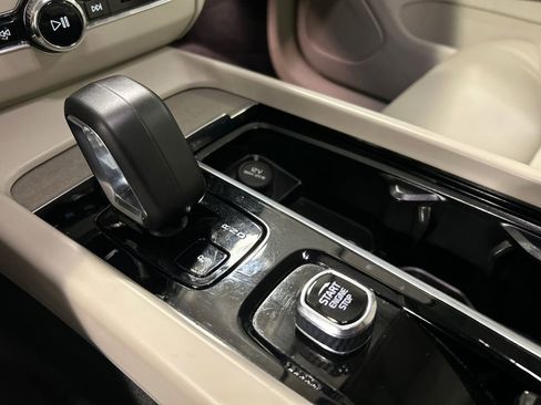 Certified 2023 Volvo XC60 B5 Plus image 18