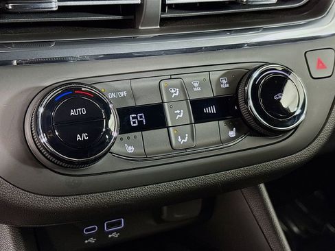 Used 2025 Buick Envista Preferred w/ Convenience I Package image 17