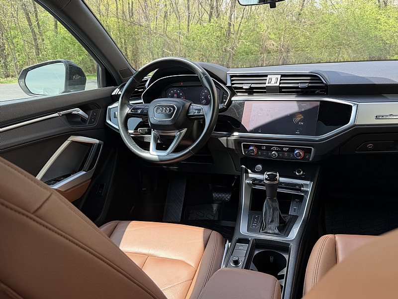 Used 2020 Audi Q3 2.0T Premium w/ Convenience Package AWD/4WD image 7