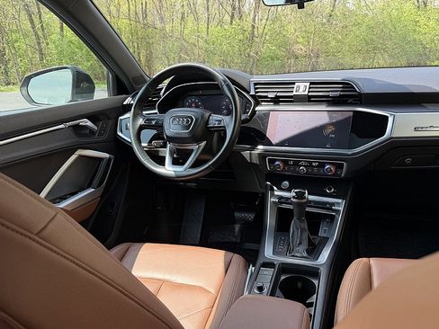 Used 2020 Audi Q3 2.0T Premium w/ Convenience Package AWD/4WD image 7