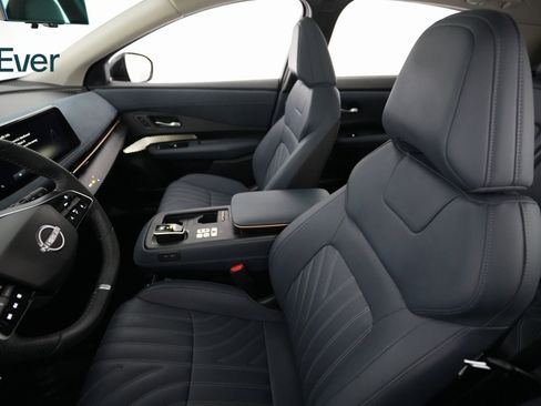 Used 2024 Nissan Ariya Platinum + image 7