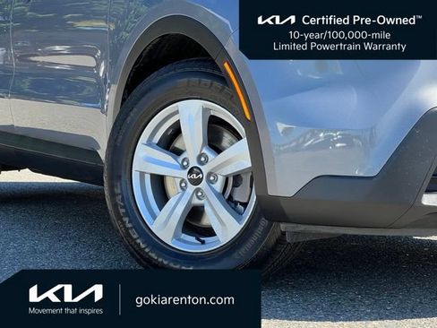 Used 2023 Kia Sorento LX FWD image 2