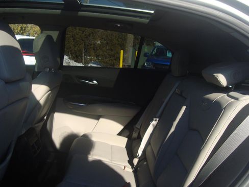 Used 2021 Cadillac XT4 Luxury w/ Cold Weather Package image 18