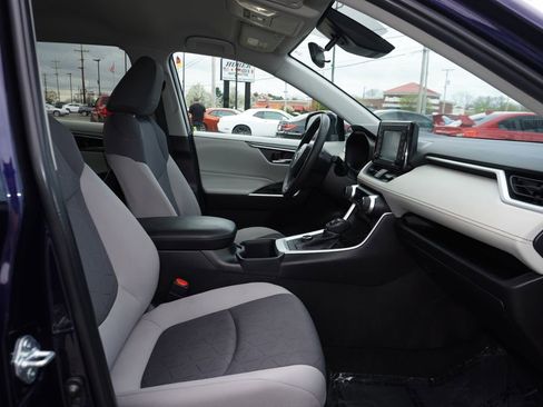 Used 2022 Toyota RAV4 XLE AWD/4WD image 28