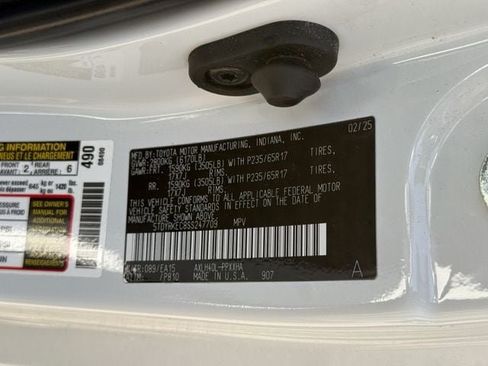 Used 2025 Toyota Sienna XLE FWD image 36