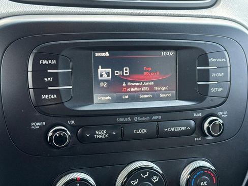 Used 2015 Kia Soul + FWD image 23
