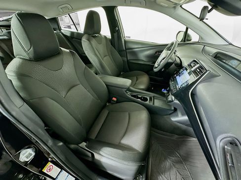 Used 2021 Toyota Prius LE image 29