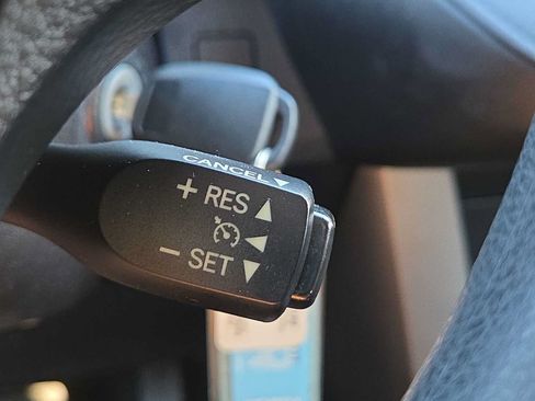 Used 2016 Toyota RAV4 LE FWD image 24