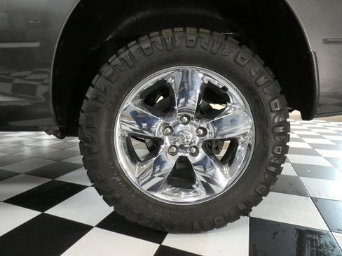 Used 2019 RAM 1500 Express w/ Express Value Package AWD/4WD image 4