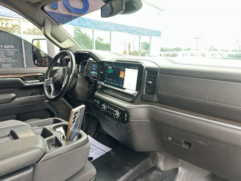 Used 2024 Chevrolet Silverado 2500 LT w/ Convenience Package AWD/4WD image 12