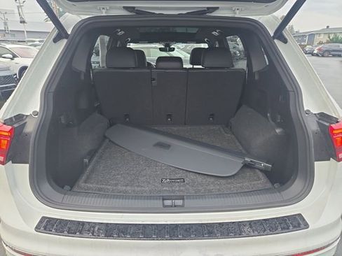 Used 2022 Volkswagen Tiguan SEL R-Line image 12