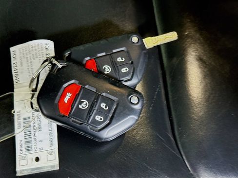 Used 2023 Jeep Wrangler Unlimited Sahara AWD/4WD image 32