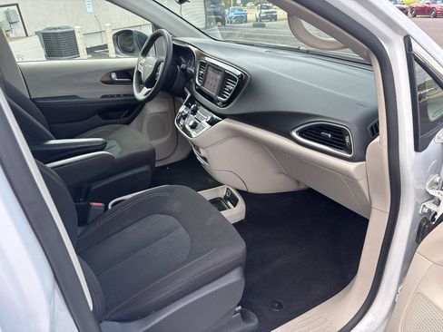 Used 2024 Chrysler Voyager LX FWD image 33