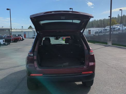 Used 2024 Jeep Grand Cherokee Altitude image 6