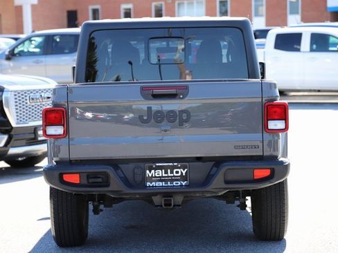 Used 2021 Jeep Gladiator Sport image 3