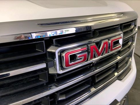 Used 2025 GMC Acadia Elevation AWD/4WD image 28