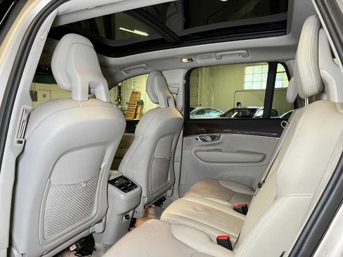 Used 2016 Volvo XC90 T6 Momentum w/ Momentum Plus Package AWD/4WD image 20