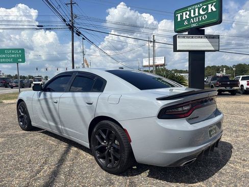 Used 2022 Dodge Charger SXT w/ Blacktop Package RWD image 3
