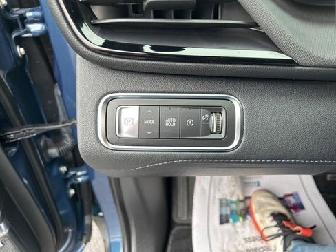 Used 2025 Buick Enclave Preferred image 17