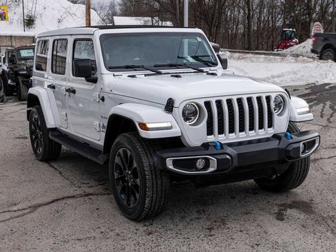 Used 2023 Jeep Wrangler Unlimited Sahara w/ Cold Weather Group AWD/4WD image 3