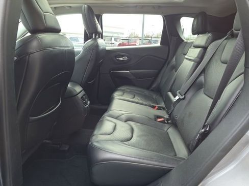 Used 2019 Jeep Cherokee Limited image 33