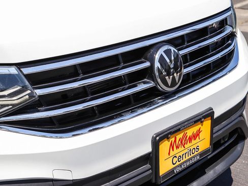 Certified 2022 Volkswagen Tiguan SE FWD image 5
