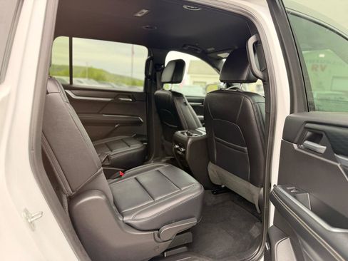 Used 2026 GMC Acadia Elevation w/ Elevation Premium Package AWD/4WD image 20