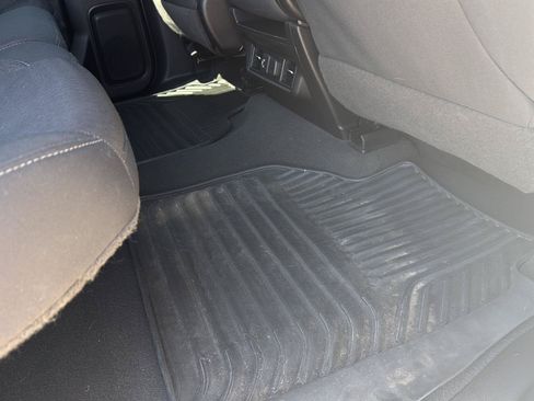 Used 2021 Chevrolet Silverado 1500 LT AWD/4WD image 12