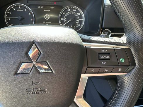 Used 2024 Mitsubishi Outlander FWD image 25