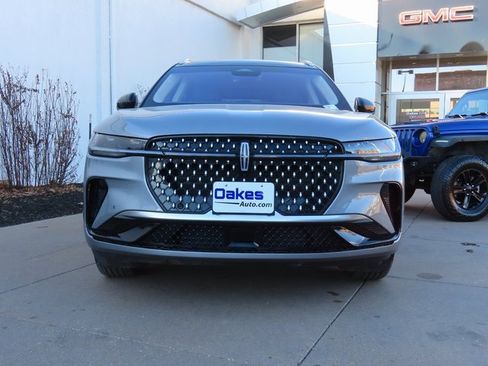 Used 2024 Lincoln Nautilus Reserve image 4