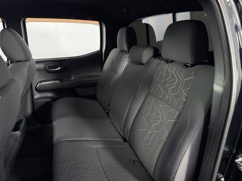 Used 2018 Toyota Tacoma TRD Sport AWD/4WD image 16