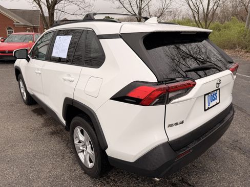 Used 2019 Toyota RAV4 XLE w/ Convenience Package image 5