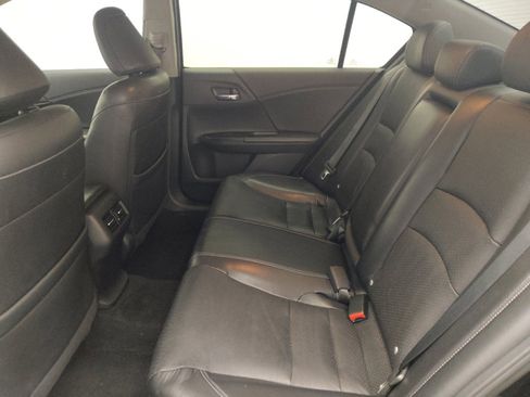 Used 2015 Honda Accord Touring image 18