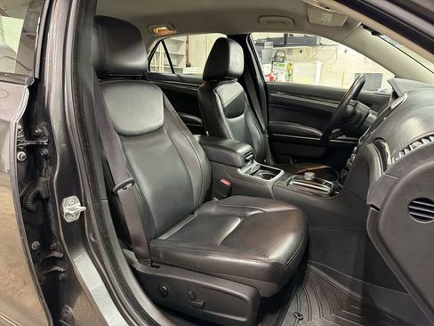 Used 2021 Chrysler 300 Touring L image 28