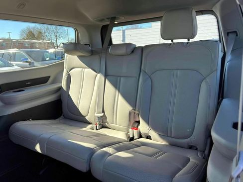 Certified 2024 Jeep Wagoneer Series II image 12