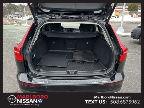 Used 2024 Volvo V60 B5 Cross Country Plus image 15